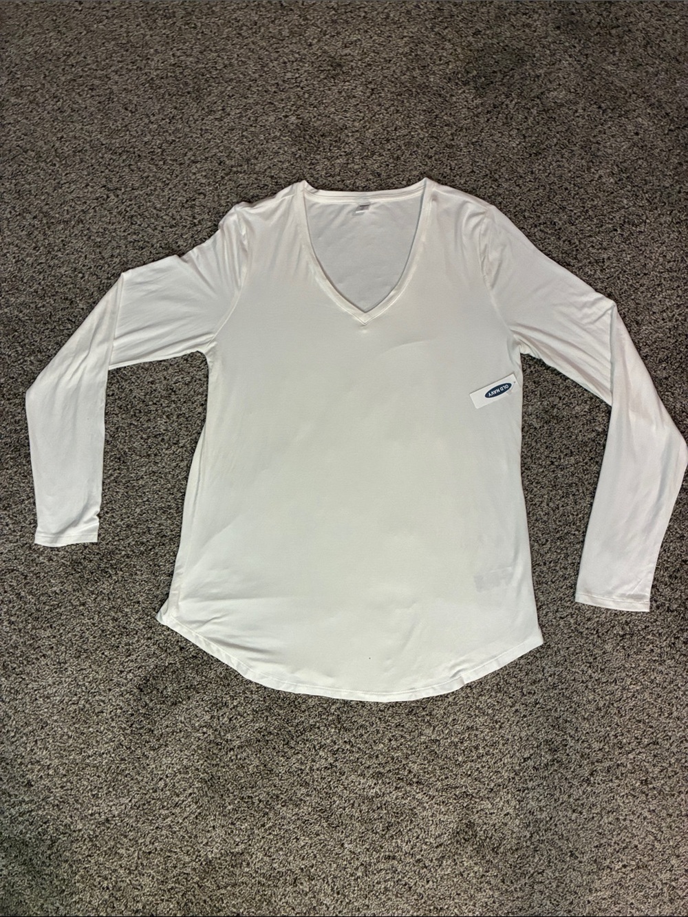🎉 4/$25 NWT Old Navy White V-Neck Long Sleeve Tee